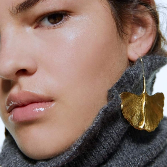 Gold Gingko Biloba Leaf Earrings 3D Nature Leaves Modern Botanical Statement - Picture 3 of 6